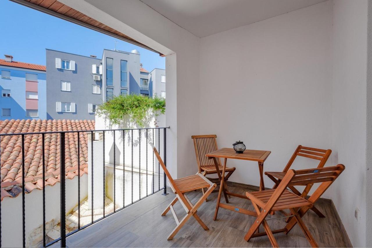 Center House With Apartments Умаг Экстерьер фото