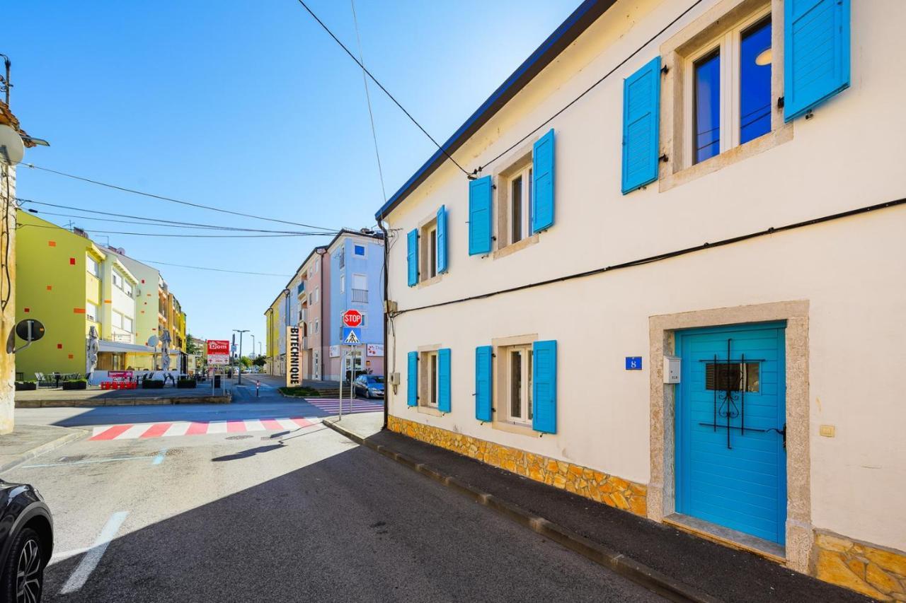 Center House With Apartments Умаг Экстерьер фото