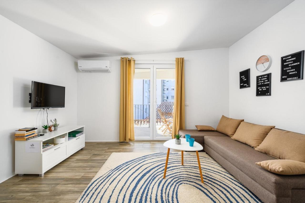 Center House With Apartments Умаг Экстерьер фото