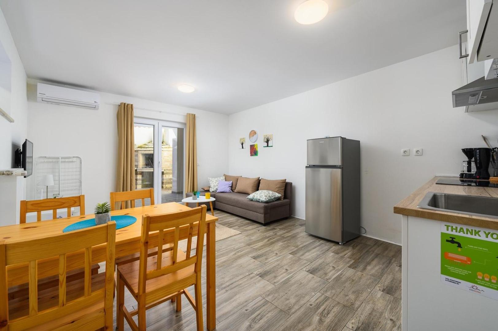 Center House With Apartments Умаг Экстерьер фото